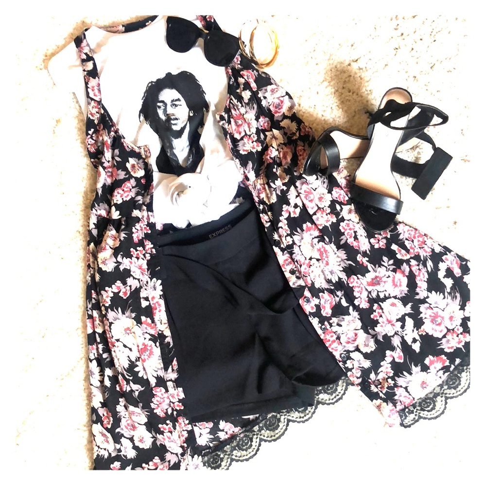 Floral dress or WEAR it unbuttoned. 😍